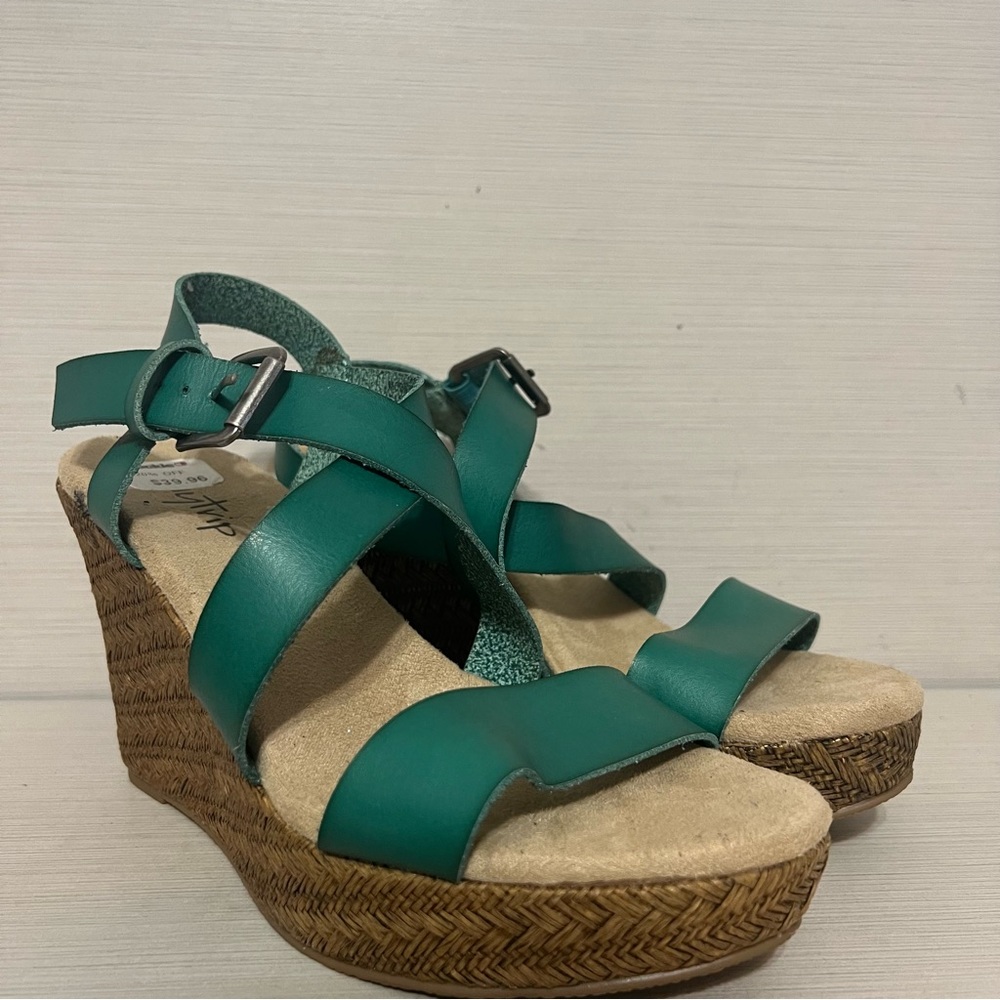 Green Daytrip Strappy wedges